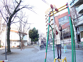 夏休み無毛ららちゃんと卑猥なごっくんプール教室　サンプル画像04